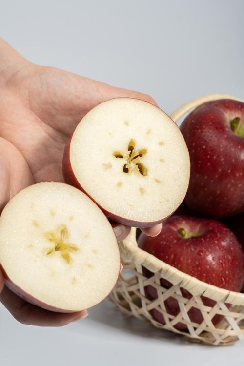 花牛苹果不仅是甘肃省天水市的特产,也是中国国家地理标志产品;有